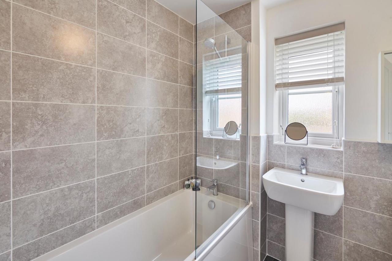 Host & Stay - Cayton Bay Cottage エクステリア 写真